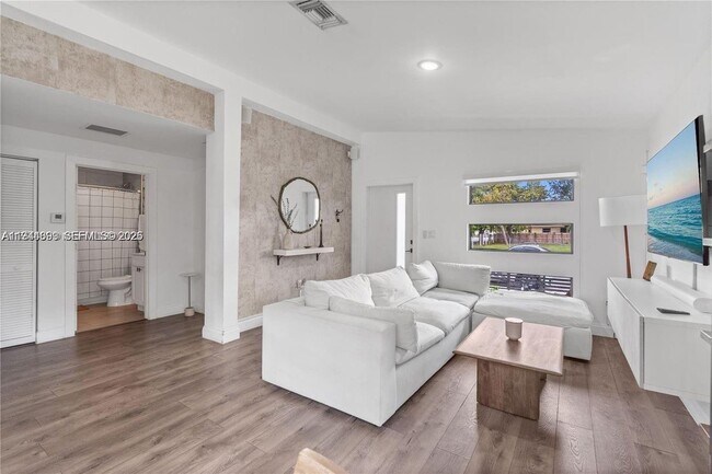 944 NW 64th St in Miami, FL - Building Photo - Building Photo