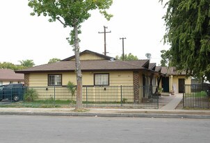 311 W Guinida Ln in Anaheim, CA - Building Photo