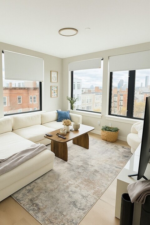 400 W Broadway in Boston, MA - Building Photo