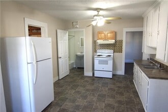 166 6th Ave in Woonsocket, RI - Building Photo - Building Photo