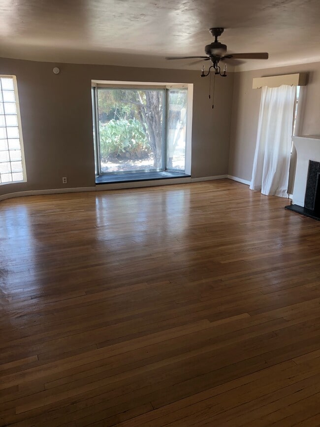 200 W Lucero Ave, Unit A in Las Cruces, NM - Building Photo - Building Photo