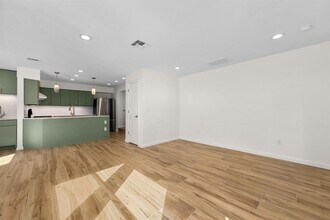 3904 Tonkawa Trail in Austin, TX - Foto de edificio - Building Photo