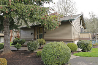 Willamette View Apartments in Salem, OR - Foto de edificio - Building Photo