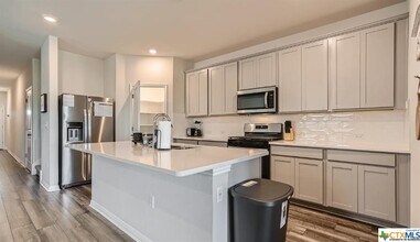 6400 Rounded Pebble Ln in Buda, TX - Building Photo - Building Photo