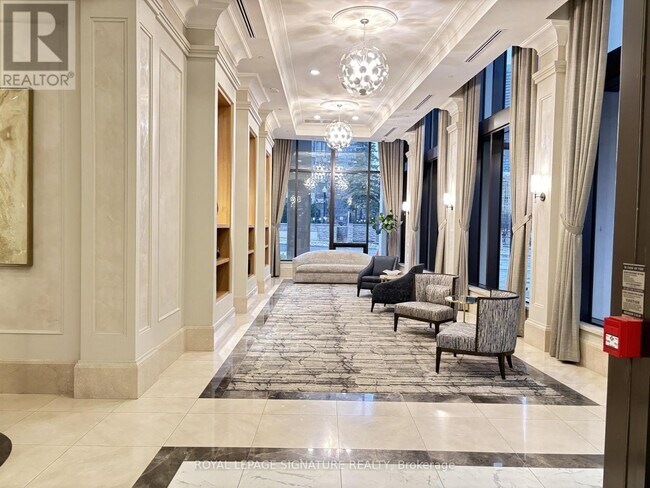 36 Elm Dr W in Mississauga, ON - Building Photo - Building Photo