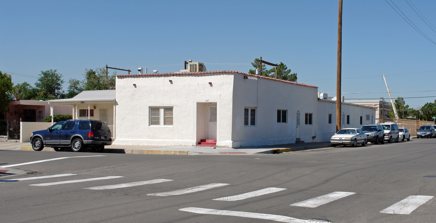 701 S Virginia St in El Paso, TX - Building Photo