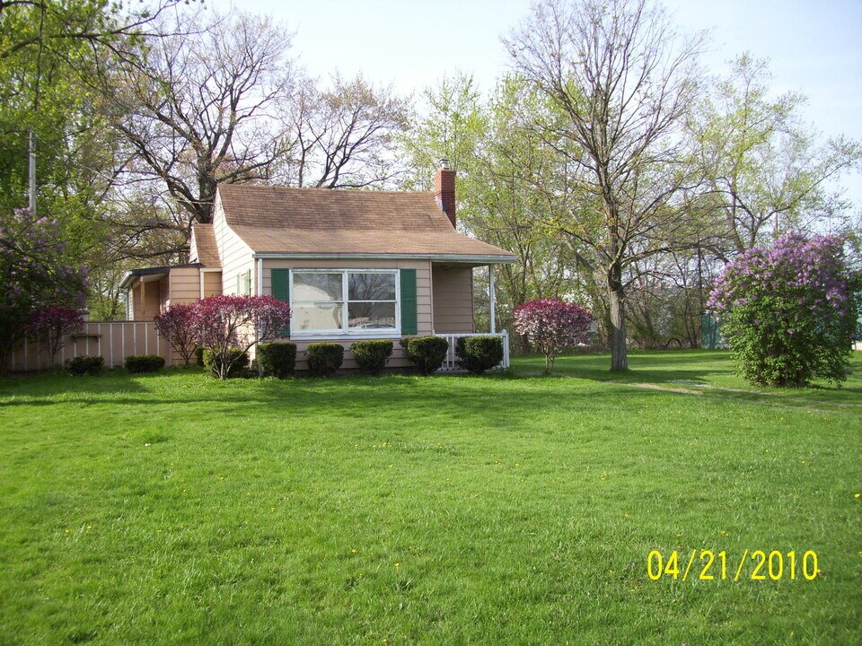 115 E Montrose St in Youngstown, OH - Building Photo
