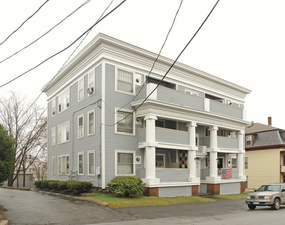 271 Concord St in Manchester, NH - Building Photo