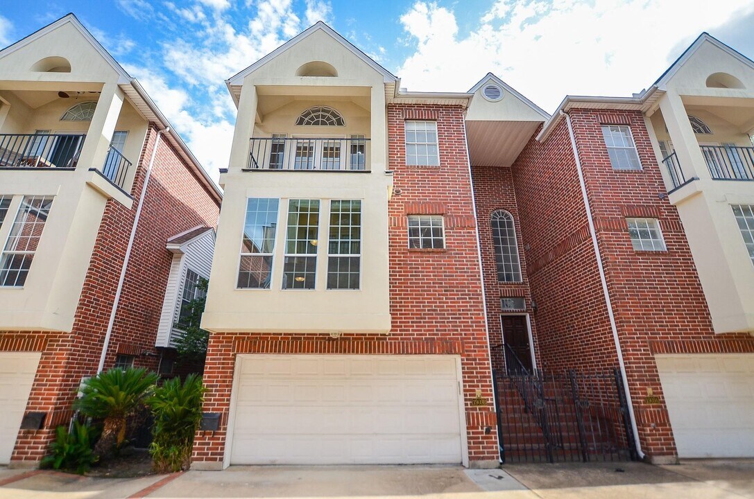 1909 Branard St in Houston, TX - Building Photo