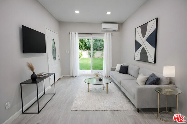 property at 4424 Noble Ave