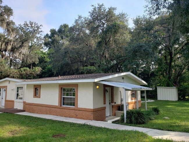 property at 3550 Viaduct Ln