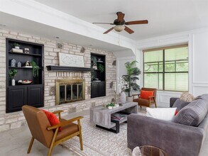 9305 Rolling Oaks Trail in Austin, TX - Building Photo - Building Photo