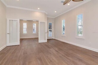 947 Hemingway Cir in Tampa, FL - Building Photo - Building Photo