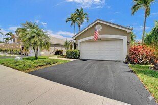 2704 Pinewood Ct in Davie, FL - Building Photo