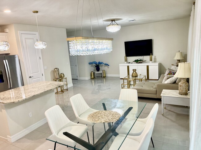 2384 Primrose Pl in Oakland Park, FL - Building Photo - Building Photo