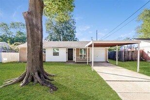 1103 Johns Dr in Euless, TX - Building Photo