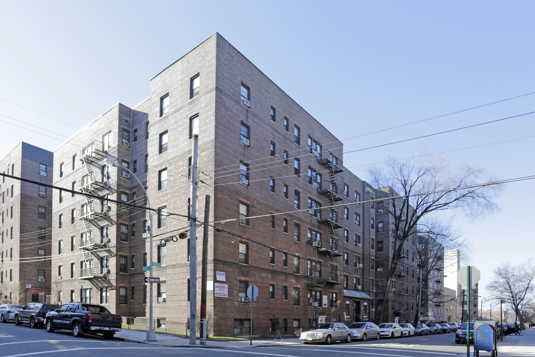 Commonwealth Apartments in Rego Park, NY - Building Photo