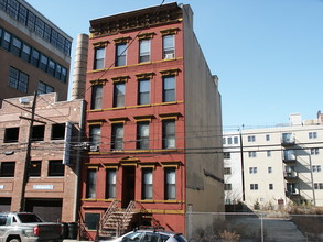 322 Grand St in Hoboken, NJ - Building Photo - Building Photo