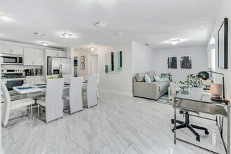 211 SW 4th Ave in Hallandale Beach, FL - Building Photo - Building Photo