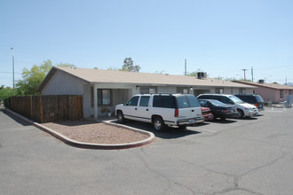 224 W Roger Rd in Tucson, AZ - Building Photo - Building Photo