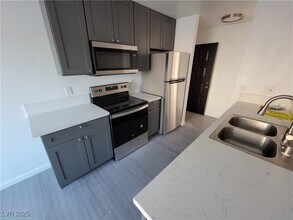 2771 S Mountain Vista St in Las Vegas, NV - Building Photo - Building Photo