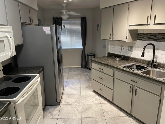 10141 W Campana Dr in Sun City, AZ - Building Photo - Building Photo