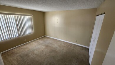 6334 NW 170th Ln in Hialeah, FL - Building Photo - Building Photo