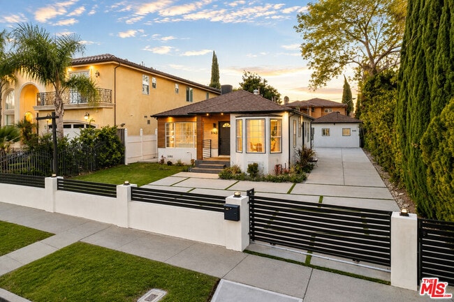 property at 5143 Newcastle Ave