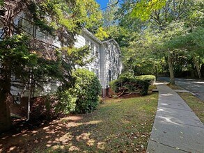 19 Beaconsfield Rd, Unit 2 in Brookline, MA - Foto de edificio - Building Photo