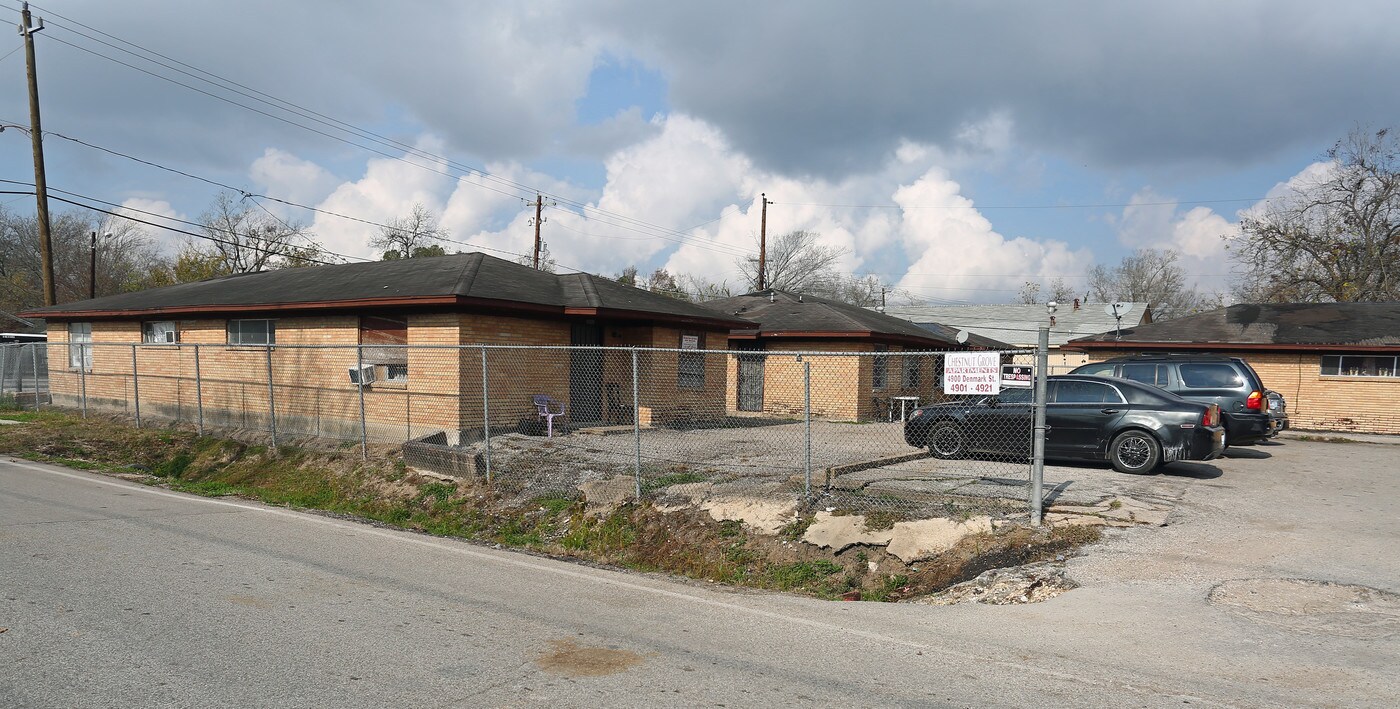 Chestnut Grove Apartments in Houston, TX - Building Photo