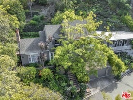 5630 Spreading Oak Dr in Los Angeles, CA - Building Photo