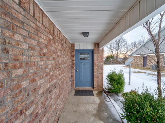 231 N Broadway Dr in Farmington, AR - Foto de edificio - Building Photo