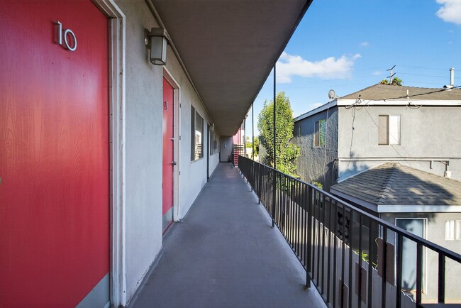 1121 Daisy Ave, Unit 09 in Long Beach, CA - Building Photo - Building Photo