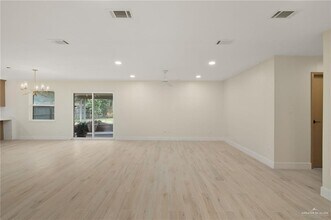 19 Fern Ave W in McAllen, TX - Building Photo - Building Photo