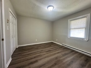 3602 Cannan Forest Dr, Unit D in Greensboro, NC - Foto de edificio - Building Photo