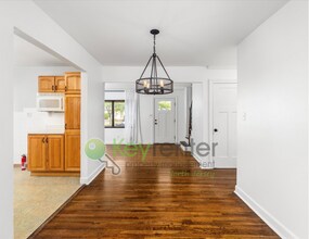 35 Elmwood Dr in Clifton, NJ - Building Photo - Building Photo