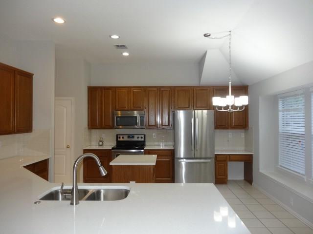 618 Rivercove Dr in Garland, TX - Foto de edificio - Building Photo