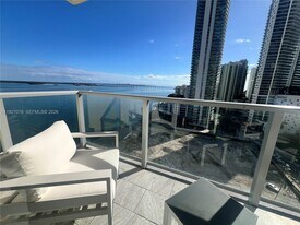 1155 Brickell Bay Dr, Unit 1607 in Miami, FL - Building Photo