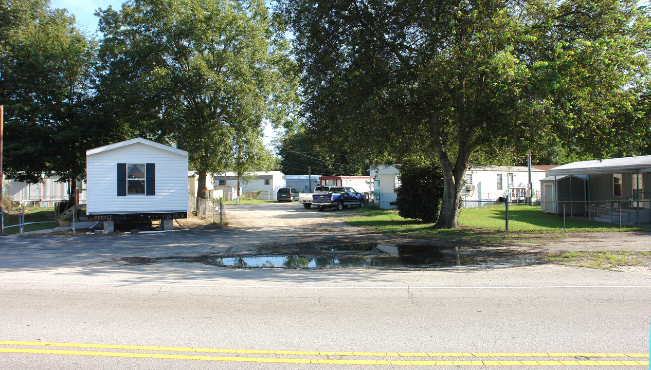 2231-a Leaphart Rd in West Columbia, SC - Building Photo