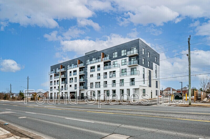 1936 Rymal Rd E in Hamilton, ON - Building Photo