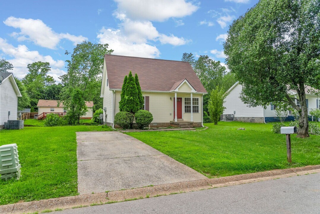 320 Lafayette Rd in Clarksville, TN - Building Photo