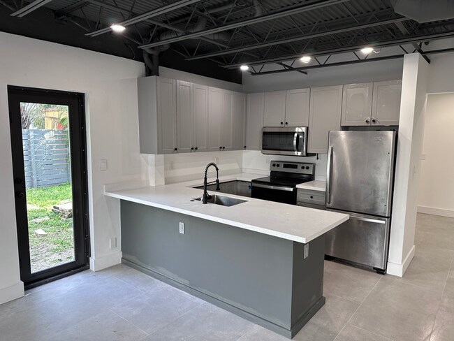 604 NE 9th Ave, Unit 3 in Fort Lauderdale, FL - Building Photo - Building Photo