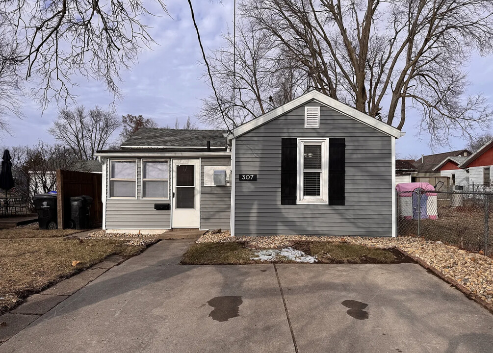 307 W Stewart St in Bloomington, IL - Building Photo