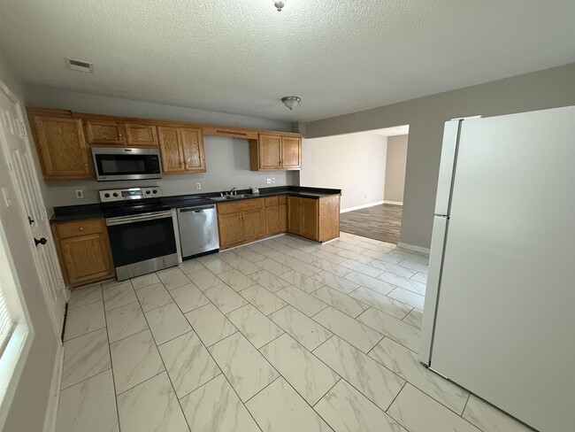 1170 Meadowlark Ln in Memphis, TN - Foto de edificio - Building Photo