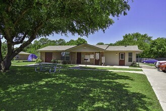 200 Daniels Dr in Kerens, TX - Building Photo - Building Photo
