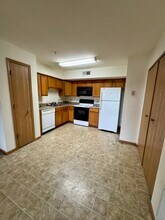 4600 Grand Ave, Unit A6 in Davenport, IA - Building Photo - Building Photo