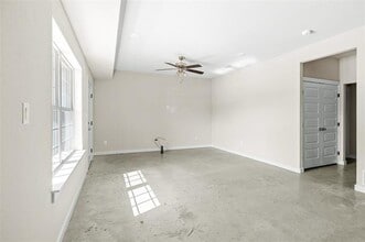 2290 W Tarleton St in Stephenville, TX - Foto de edificio - Building Photo