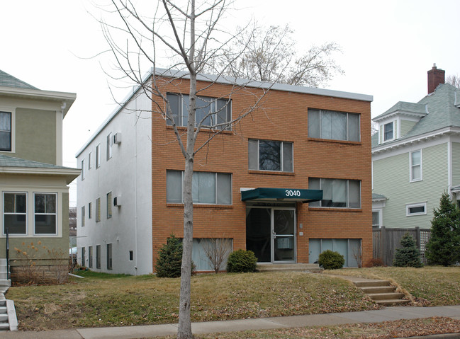 3040 Emerson Ave S in Minneapolis, MN - Building Photo - Building Photo