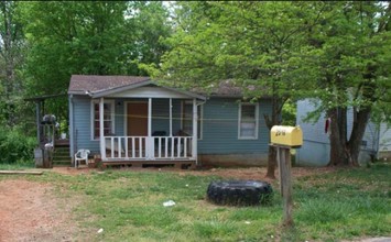 4 unit multifamily property in Gainesville, GA - Building Photo - Building Photo