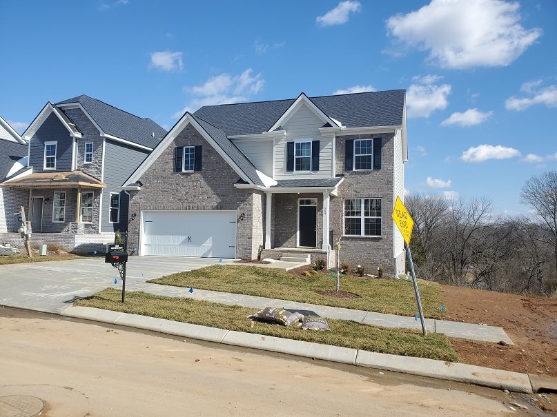585 Montrose Dr in Mount Juliet, TN - Building Photo